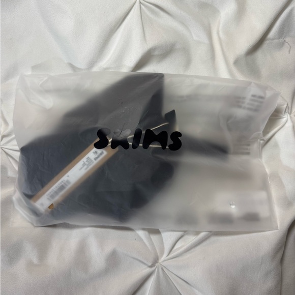 Skims Shorts - Picture 6 of 7